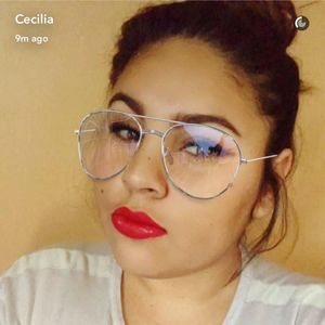 Meet your Posher, Cecilia